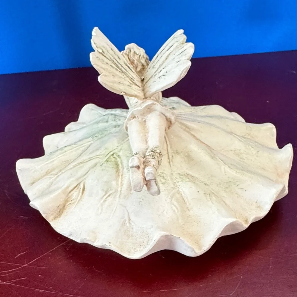 Vintage 1980 Avon Lily Fairy Daydreaming trinket or keepsake box.